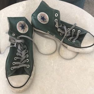 Distressed Hightop Converese size 9.5